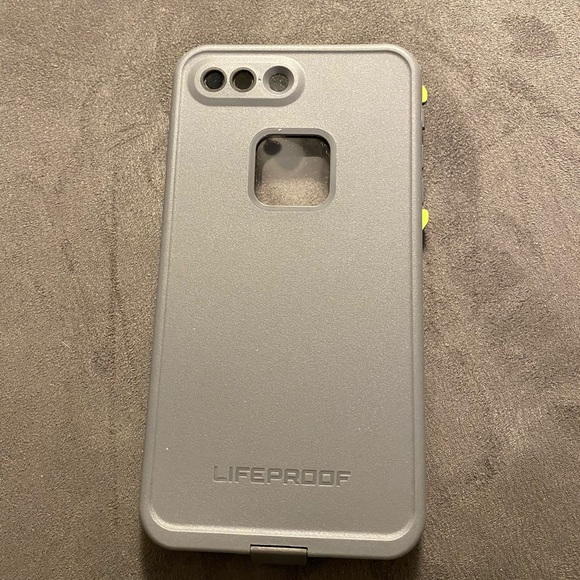 iPhone 7+ life proof case - Picture 3 of 3